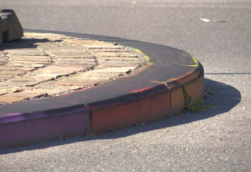 Farciennes: le rond-point arc-en-ciel vandalisé