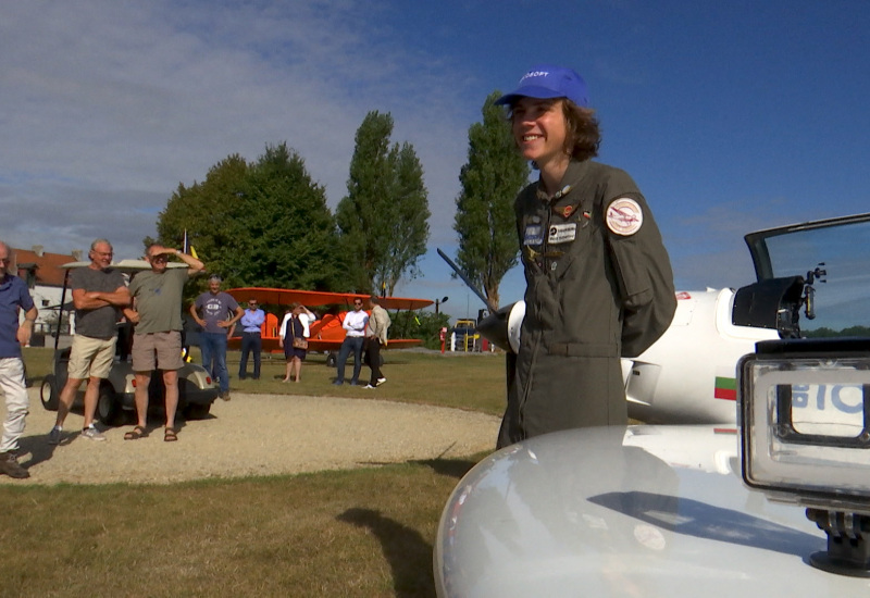 Le jeune prodige Mack Rutherford boucle son tour du monde en ULM