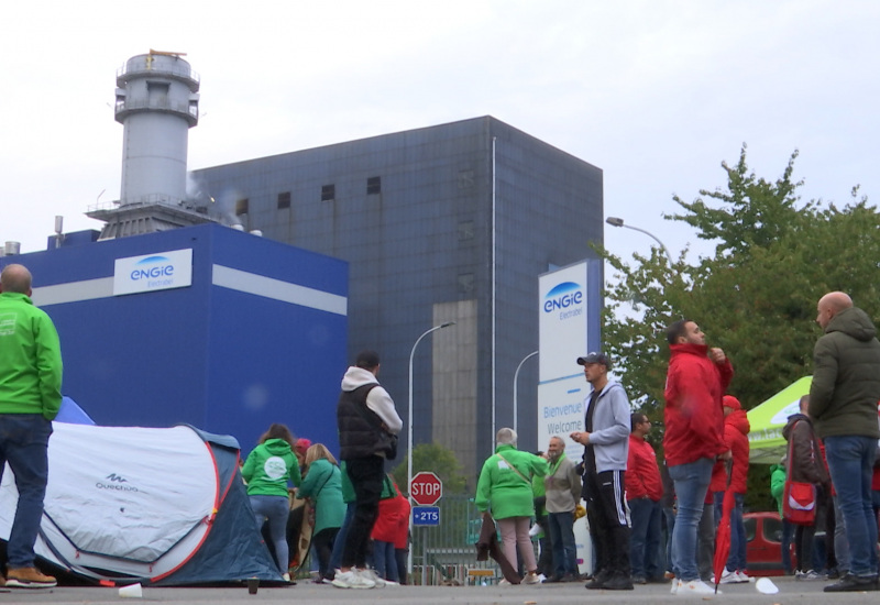 Action coup de poing devant la centrale électrique d’Amercoeur à Roux 