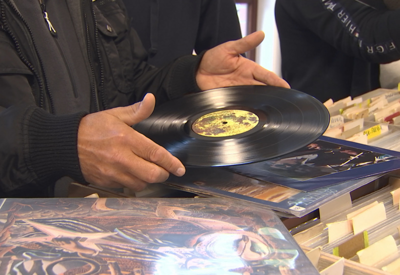 Courcelles: les passionnés du vinyle retrouvent leur foire 