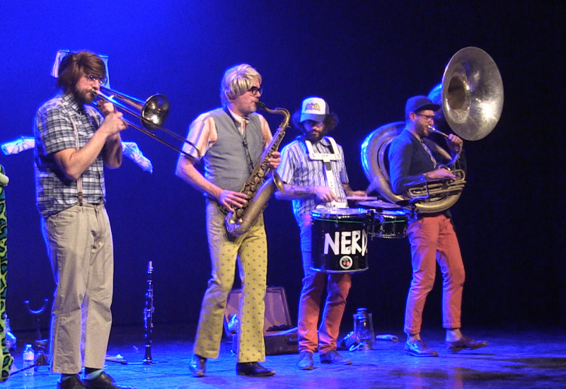 C Local - Nerds, brass band déjanté et humoristique