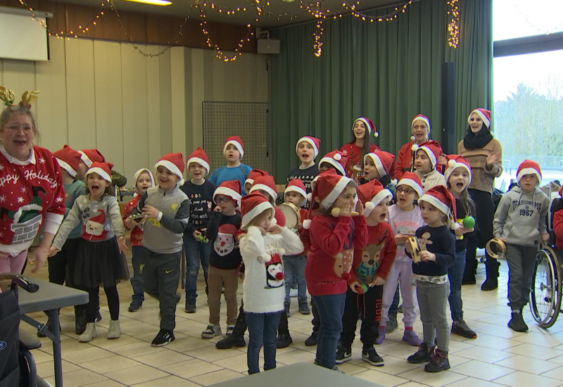 Gilly: un Joyeux Noël des élèves du Gazo aux mamys et papys de No P’tit Nid