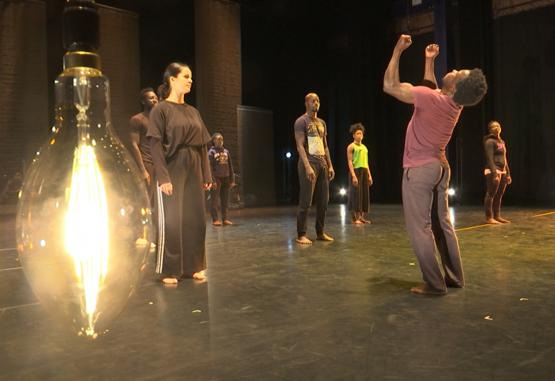 Charleroi Danse: le spectacle d'Olivier Tarpaga "Once the Dust Settles, Flowers Bloom" porte à l'espérance