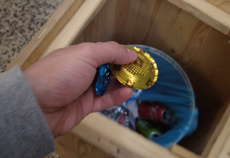 Les capsules de café en alu ou en plastique, c'est désormais direction le sac bleu !