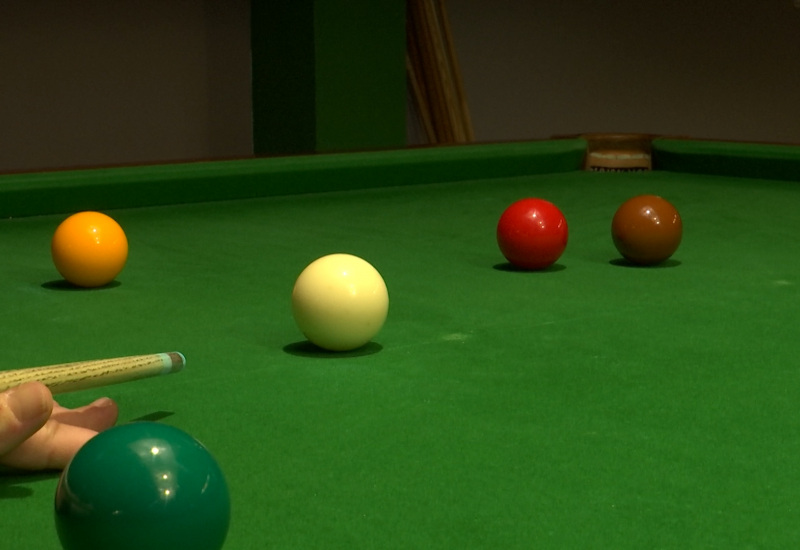 Le snooker: un sport réputé assez stricte avec une tradition de fair-play