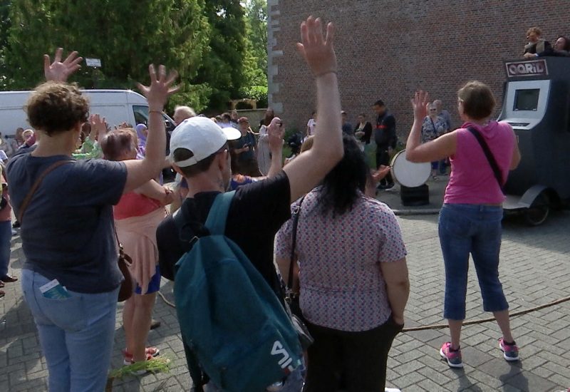 Les personnes illettrées face au numérique : un spectacle dénonce leurs difficultés  