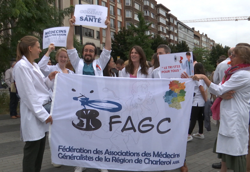 Les médecins sont descendus dans la rue pour défendre leurs conditions de garde