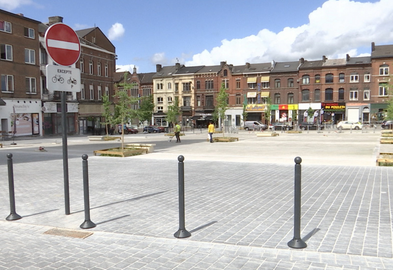 La place du Manège fait peau neuve