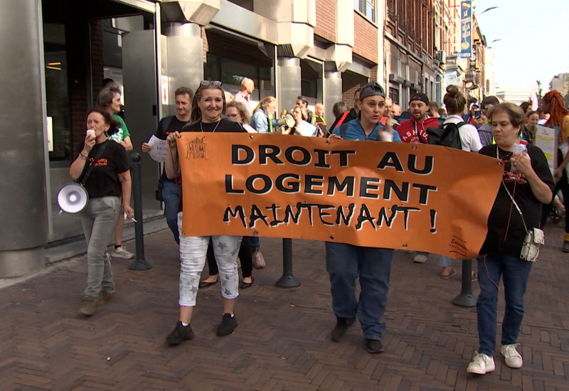 Manifestation dans les rues de Charleroi pour la journée mondiale de l'Habitat 