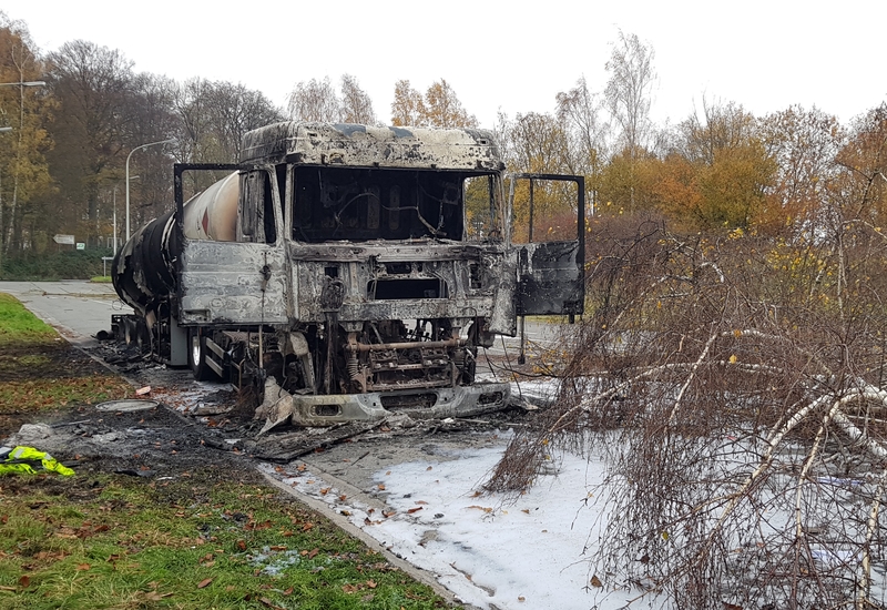 Feluy: E19 bloquée, arbres couchés, camion en feu, une procédure de crise en cours 