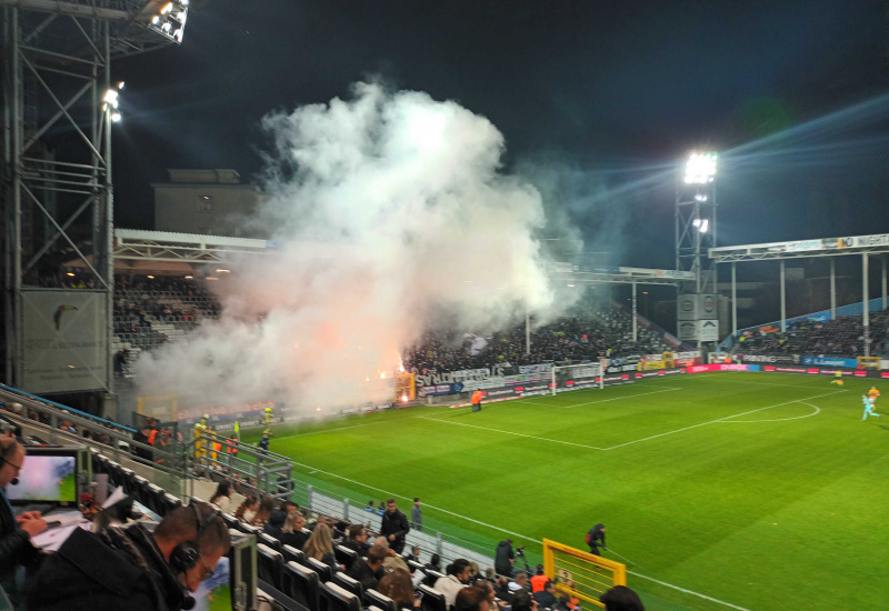 Le Sporting va poursuivre le supporter qui a fait arrêter le match contre Malines