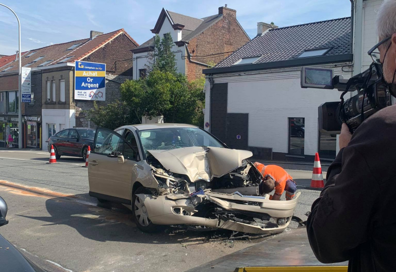 Couillet: Un ouvrier de tibi percuté par une voiture ! 