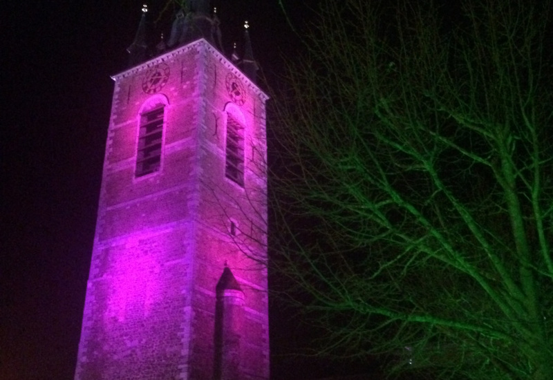 Thuin: le beffroi illuminé en rose pour l’opération Think Pink 