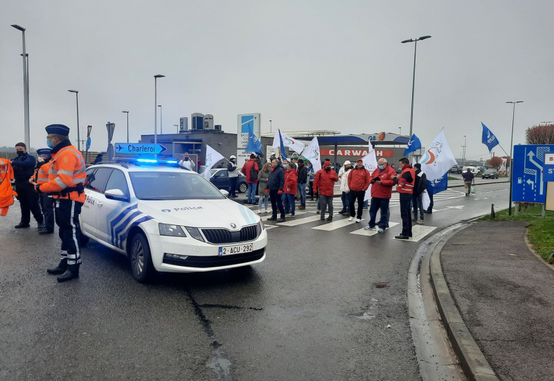 UPDATE : L'accès à l'aéroport de Charleroi bloqué, embouteillage monstre