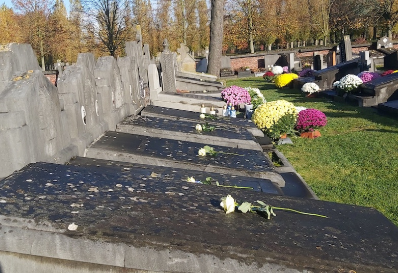 À l’occasion de la Toussaint, ils ont fleuri les tombes solitaires 