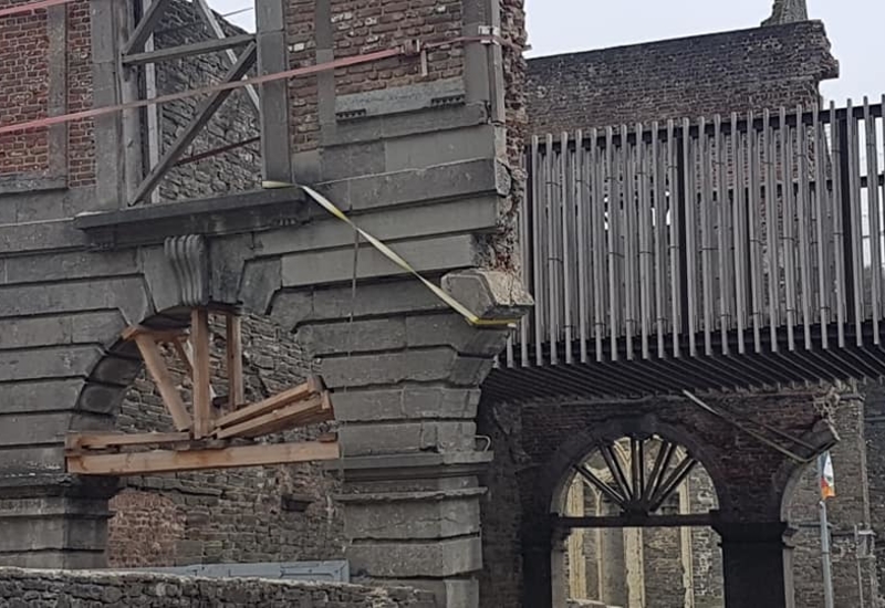 Un camion a percuté une des arcades de l'Abbaye de Villers-la Ville