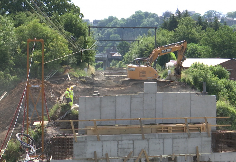 Thuin/Lobbes: les travaux vont pont train. Des images exceptionnelles!