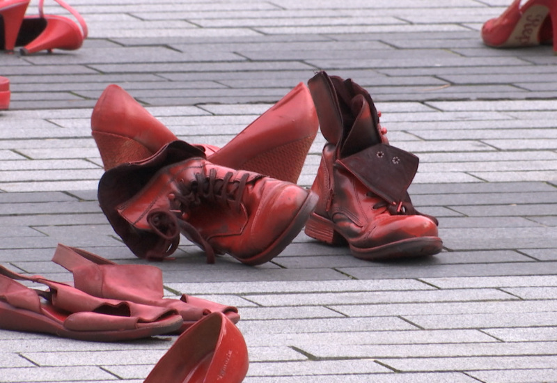 Des chaussures rouges pour le début de la campagne Ruban Blanc