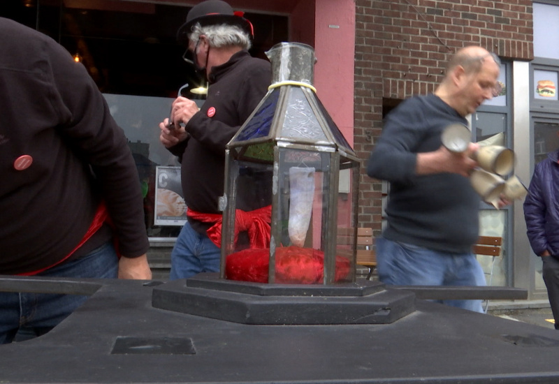 Le "Doigt d'Alzon" était de sortie samedi dans les rues de Charleroi