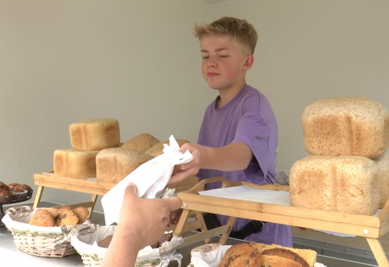 Thuin : un pâtissier de 14 ans parmi les producteurs locaux du marché