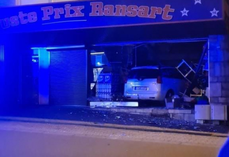 Ransart: une voiture achève sa course dans la vitrine d'un magasin