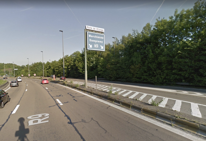 Ring de Charleroi: camion accidenté sur la berme centrale