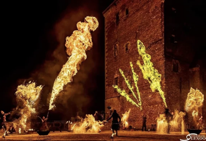 Farciennes : Les flammes mettent en lumière le château