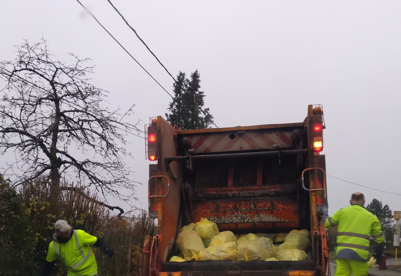 Piques à brochettes blessantes : attention aux déchets piquants ou dangereux placés dans le sac poubelle ! 