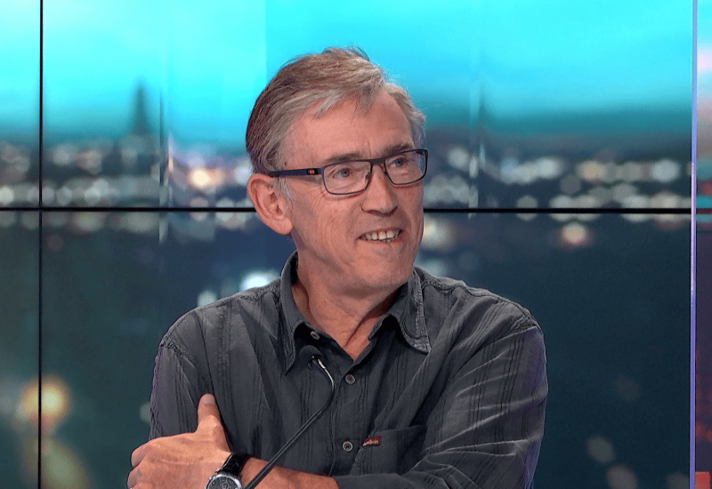 "Orange sanguine" : Francis Groff mène l'enquête au carnaval de Binche