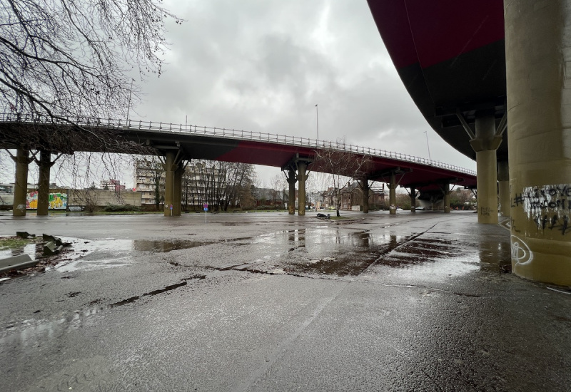 Le parking derrière la gare de Charleroi-central est désormais fermé