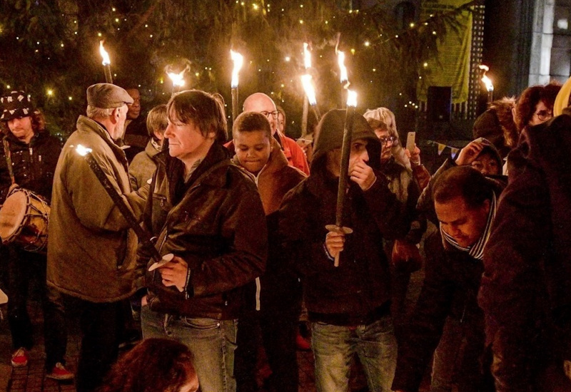 Charleroi : une marche aux flambeaux pour célébrer les droits humains ce 10 décembre