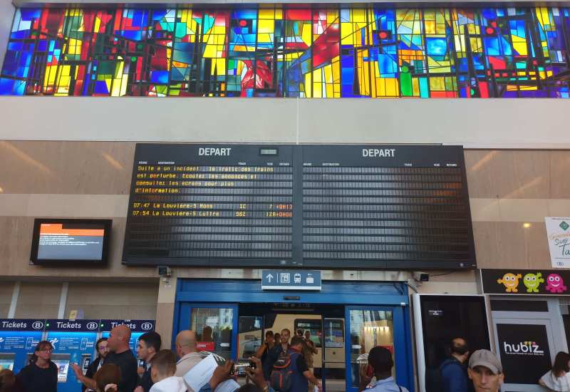 Le trafic ferroviaire à Charleroi-Sud a repris, après avoir été à l'arrêt durant plusieurs heures, suite au décès d'une personne