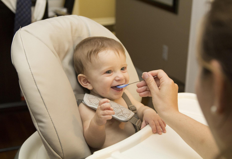 Test Achats analyse 64 pots pour bébé : aucun ne correspond aux exigences nutritionnelles