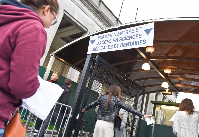 Examen d'entrée en médecine reporté, étudiants pénalisés