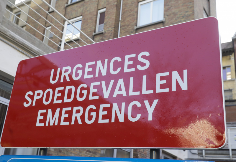 COVID-19 : Report des interventions hospitalières non urgentes