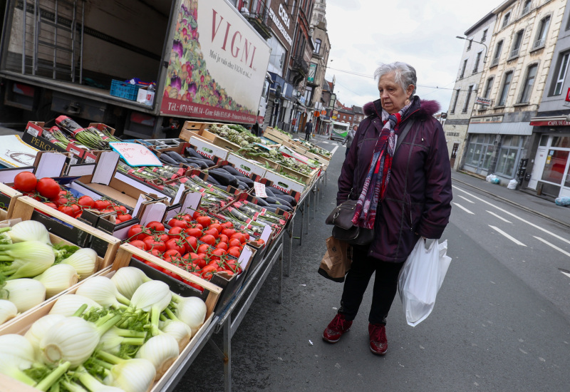 Passage à 100 maraîchers sur le marché dominicale de la Ville Haute à la Ville Basse