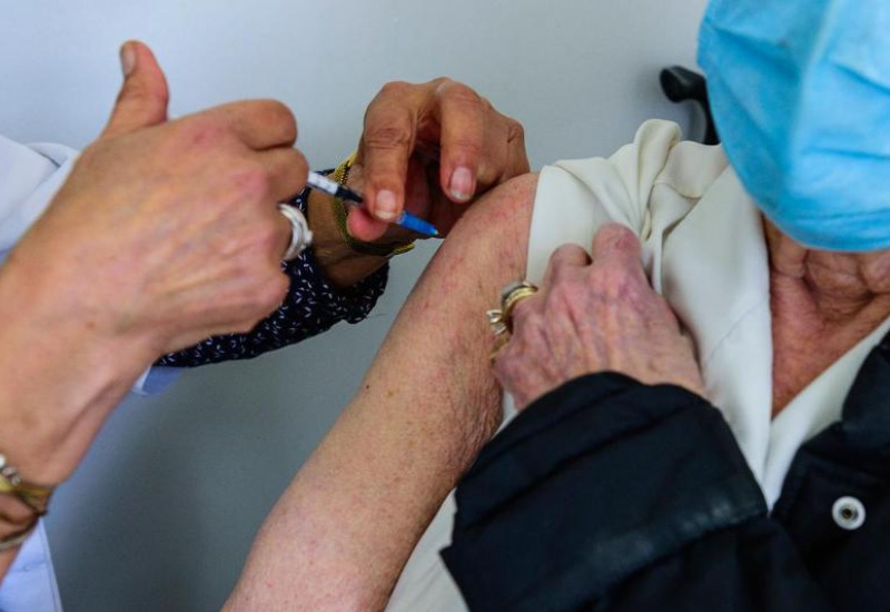 Troisième dose de vaccin contre le Covid-19 pour les personnes âgées 