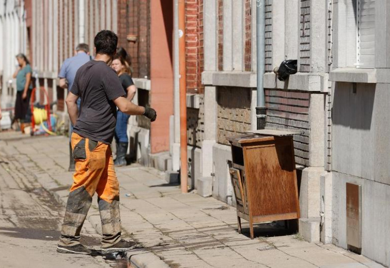 Châtelet: des jeunes viennent en aide des victimes des intempéries