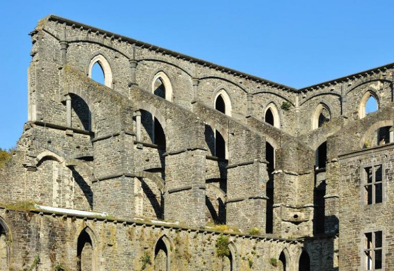 Villers-la-Ville: Travaux aux abords des arcades 