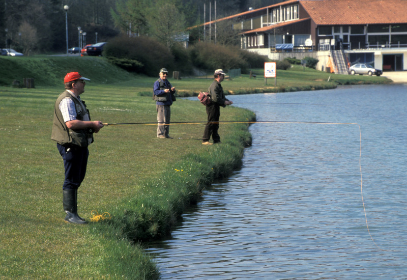 Reprise de la pêche à la ligne avec une distance de sécurité de 5 mètres