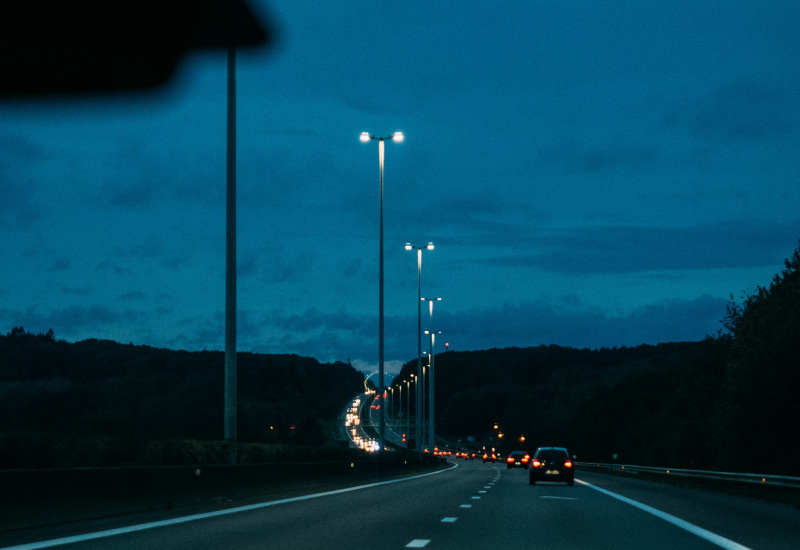 Six Belges sur dix préfèrent prendre la route pendant la nuit pour partir en vacances