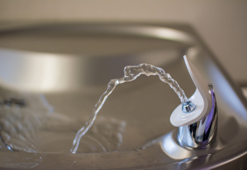 Les fontaines d'eau publiques pourraient faire leur retour à Charleroi ! 