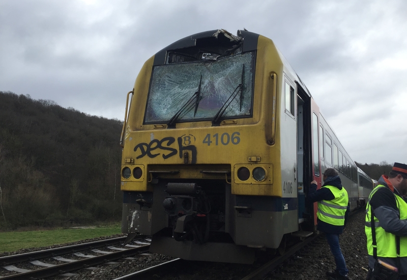 Un train percute un camion à Ham-sur-Heure