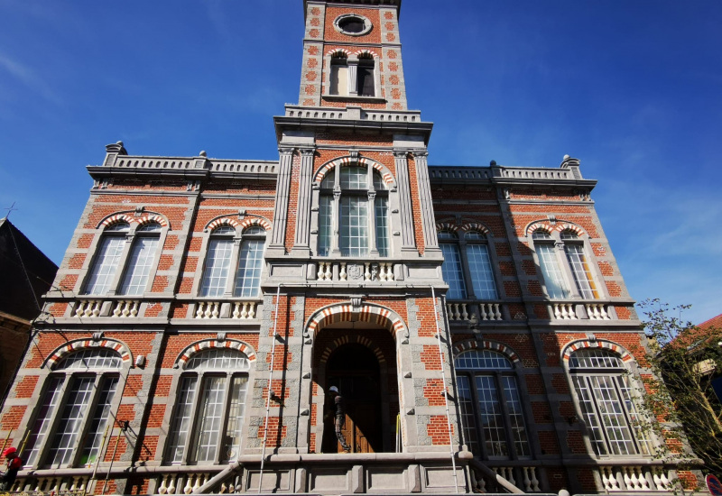 Fleurus: l’Hôtel de Ville sans bâches. Une première rénovation terminée