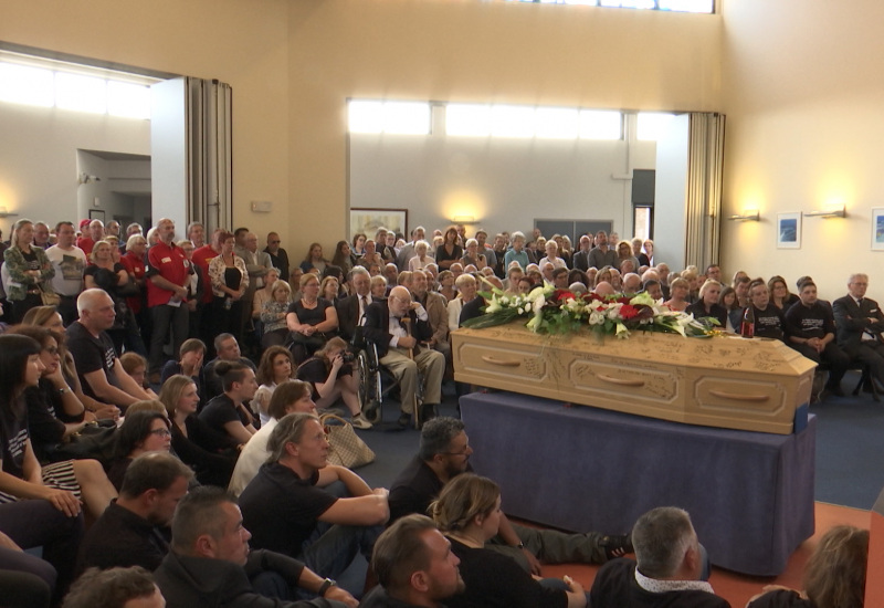 De nombreuses personnes ont rendu un dernier hommage à Sébastien Bousman