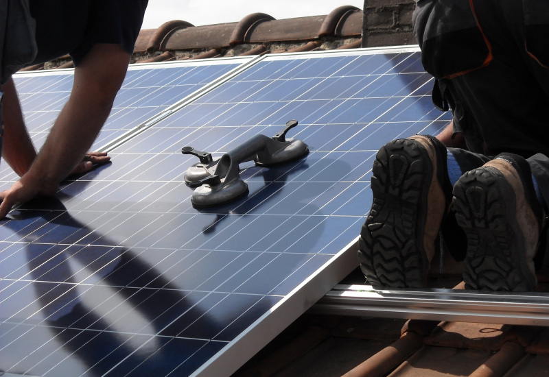 Une entreprise belge a déjà installé gratuitement des panneaux solaires sur 6.000 toits !