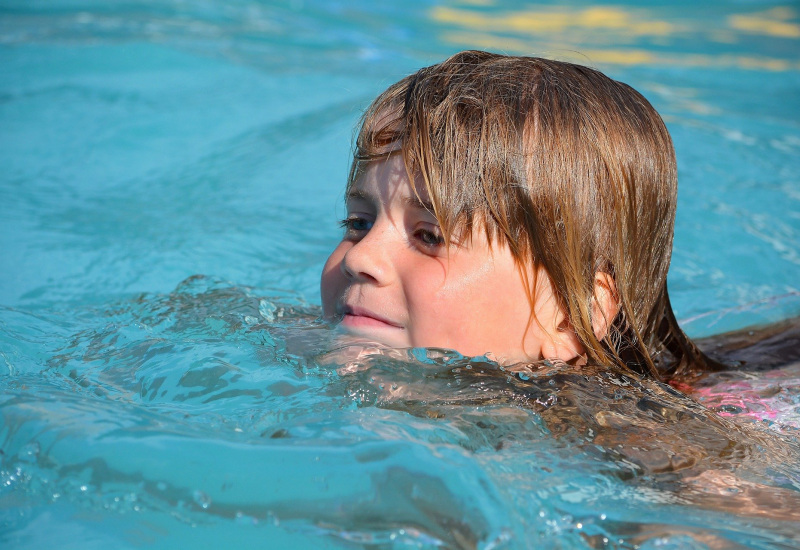 Auvelais: pas de piscine avant septembre 2022 ! 