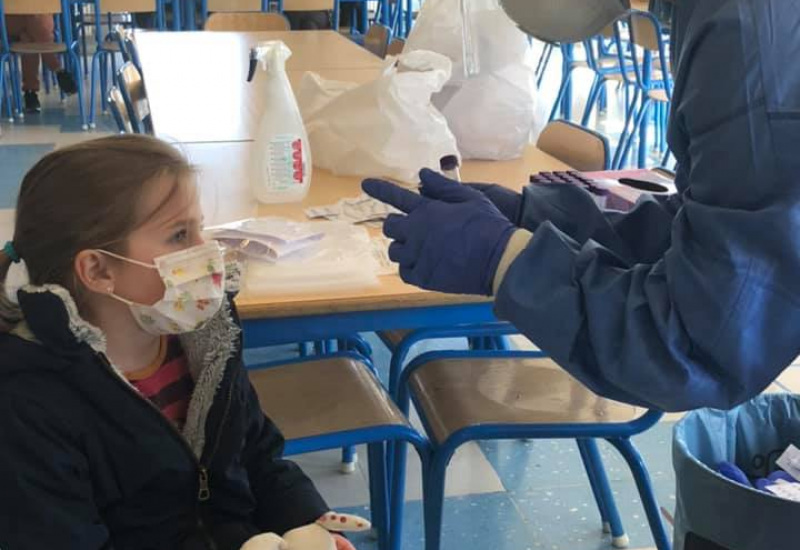 Sivry-Rance : Test des élèves et enseignants de l'école communale de Rance, juste avant les nouvelles mesures de la ministre Caroline Désir. (vidéo)