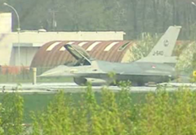 08/04/11 : Un F-16 sur le ventre à Gosselies