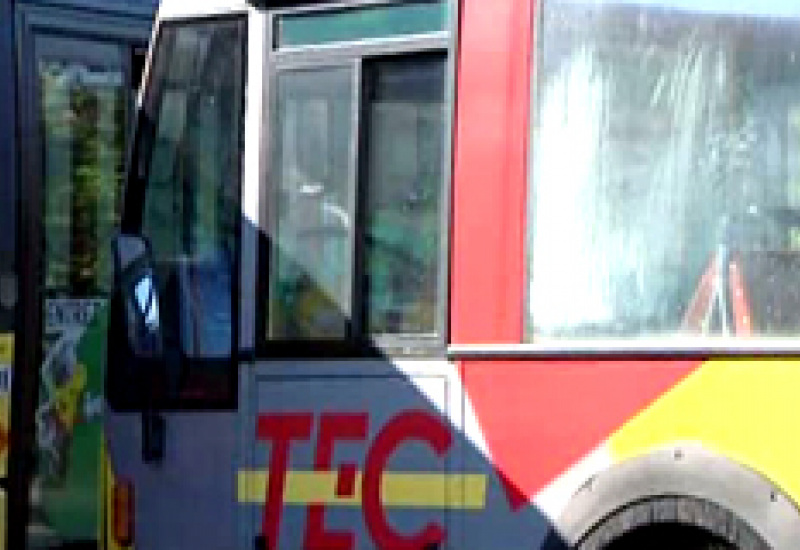 30/09/11 : Bus sous escorte